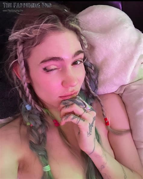 Grimes Nude And Sexy In 2023 17 Photos The Fappening