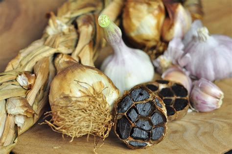 Fresh, French, smoked and black garlic - Tastecelebration.com