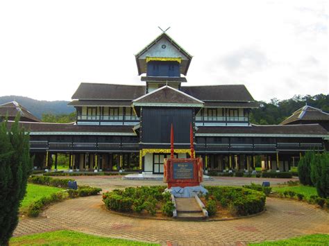 Istana alaeddin istana bandar istana 40 bilik. ujang kutik: negeri sembilan : istana lama seri menanti