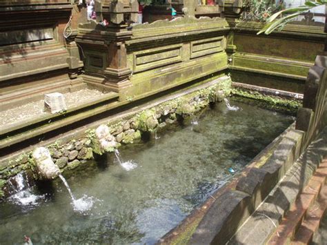 Holy Spring Water Temple Istana Tampak Siring Tampaksiring Traveller