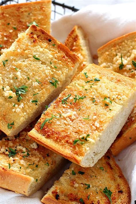 Easy Garlic Bread Recipe Crunchy Creamy Sweet