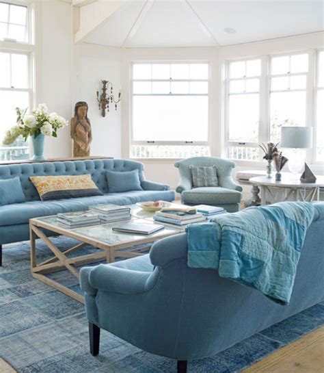 When i think about colorful beach decor, usually i imagine different hues of blues, whites and sandy colors, with splashes of green. Beach House Decorating - Beach Home Decor