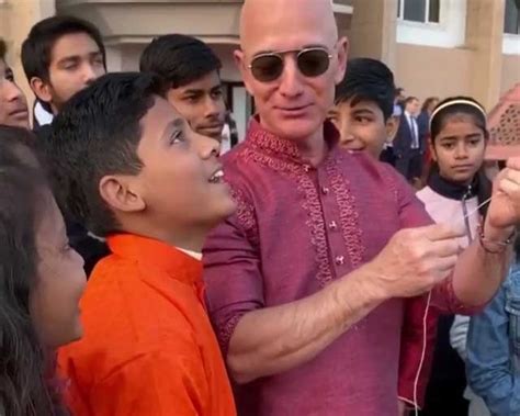 1024 x 768 png 950 кб. #MakarSankranti: Jeff Bezos flies kite with children ...