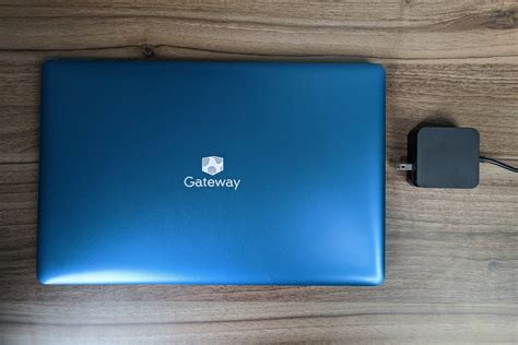 Gateway 156 Inch Ultra Slim Notebook Review Big Screen On A Budget