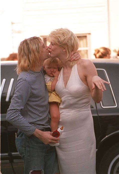 Kurt Cobain Left With Courtney Love And Frances Bean In L A Courtney Love Kurt Cobain