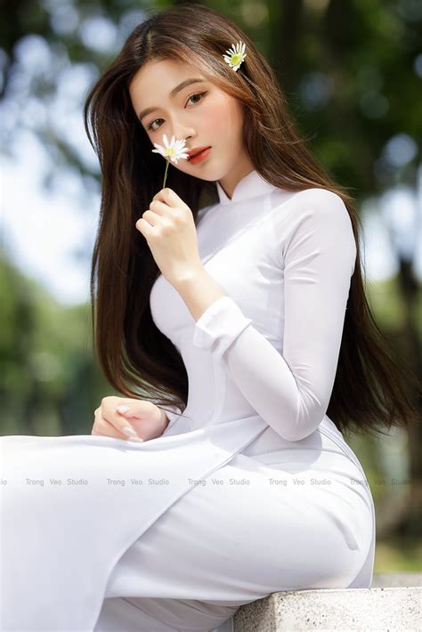 Hot Girl Lan Hương đẹp Như Tranh Vẽ Bên Cúc Họa Mi Template Blogspot Thủ Thuật Blog Khóa