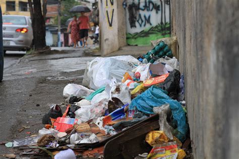 Os Centros Urbanos Encontram Dificuldades Para Instalar Depósitos De Lixo.