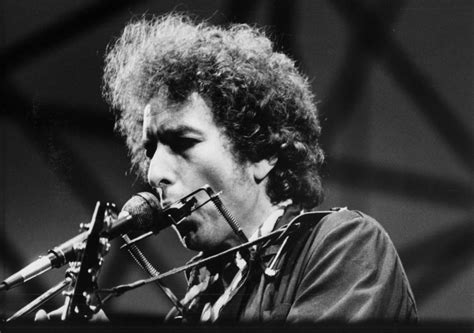 The official facebook page of bob dylan. July 5th 1984 Bob Dylan St James Park, Newcastle - Full ...