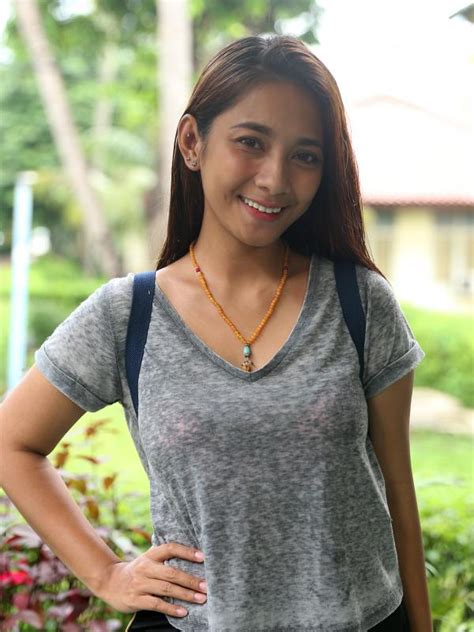 Dinda first began acting in 2001 at the age of six, in the soap opera wah cantiknya. Ini Alasan Dinda Kirana Belum Mau Menikah - ShowBiz ...