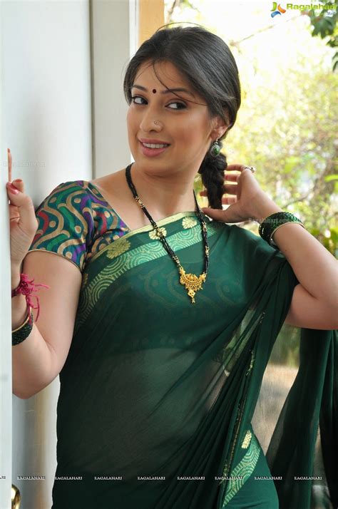As an official website of amma we bring the right picture from behind the scenes. Mallu Malayalam actress Laksmi Rai hot navel show in saree ...