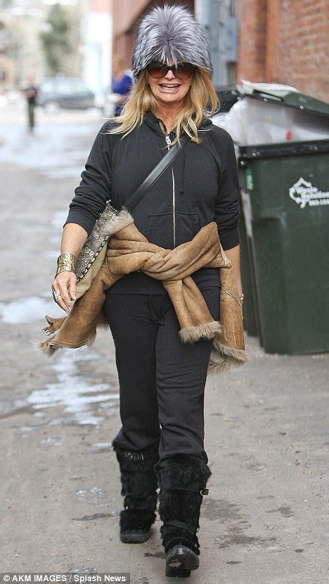 Goldie Hawn Gets Spiritual As She Bares Her Arms In Freezing Colorado Daily Mail Online