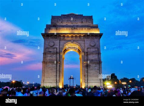 India Gate Delhi India Evening View Of Tourist On Historical Place