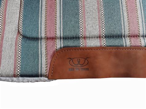 As far as now, weaver has over 6. Pad Western dégarroté Weaver Leather 75 x 75 cm - Matériel ...