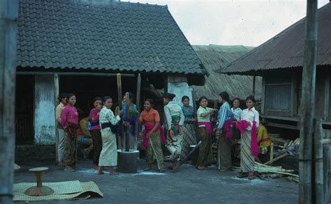 Posted by bloggers at 11:58 pm. Foto Foto Bali Tempo Dulu Tahun 1970'an | Kumeok Memeh Dipacok