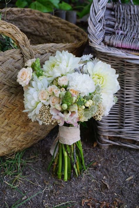 Bouquet De Flores Naturales Con Dalias Classic Wedding Bouquet Wedding