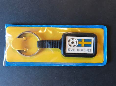 Fotboll.com ska vara den självklara platsen där du följer alla fotbollsmatcher från de lag och ligor som du gillar. Nyckelring - Sverige Fotboll .. (411357481) ᐈ graje ...