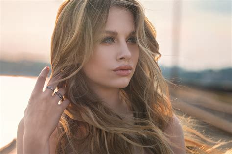 Obrázky na plochu Dmitry Shulgin blondínka ženy Model portrét krúžky modré oči tvár