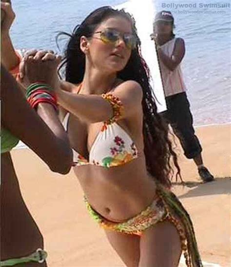 Sexy Actress Yana Gupta Bikini Photos Wet Pictures Spicy Photos Navel Pictures Sexy