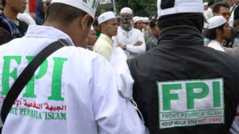 Perilaku menguntit pasangan dapat dimulai dengan sesuatu yang sederhana, seperti melacak cemburu berlebihan cemburu adalah sahabat orang yang terobsesi. Menguntit Adalah - Alasan Seseorang Suka Menguntit Pacar