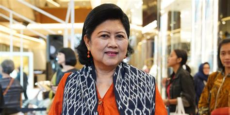 Mengintip Koleksi Fashion Bersejarah Ibu Ani Yudhoyono