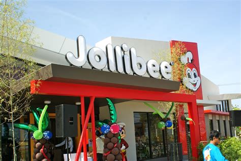 New Store Jollibee Opens At Parkmall