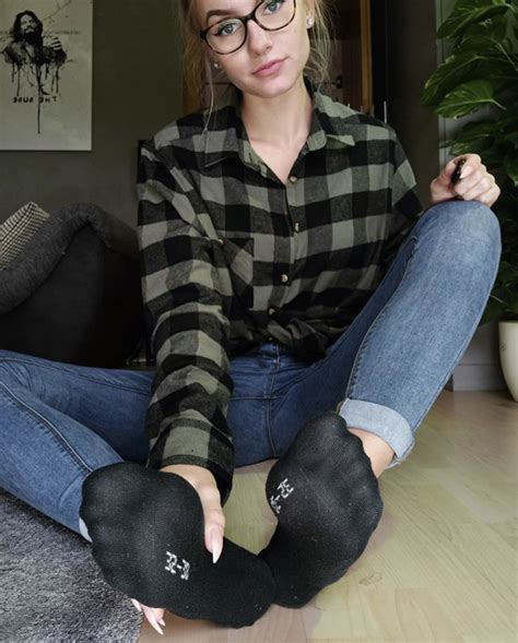 Socksandfeet Every Time I Get On Instagram I Check Out Emmysfeetandsocks Give Her A Follow
