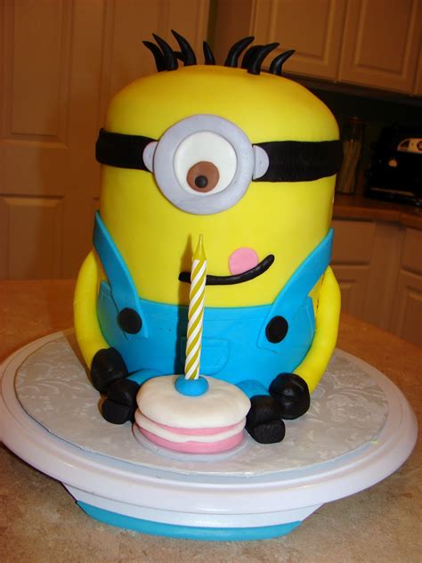 Use tip 1d, a 16 in. Ipsy Bipsy Bake Shop: Minion Cake!!