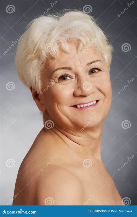 Ritratto Di Una Donna Nuda Anziana Fotografia Stock Immagine Di