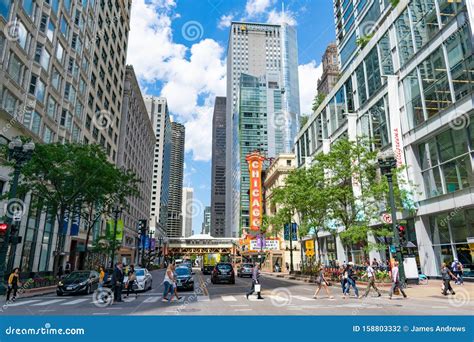 State Street In Downtown Chicago During Summer Editorial Photography