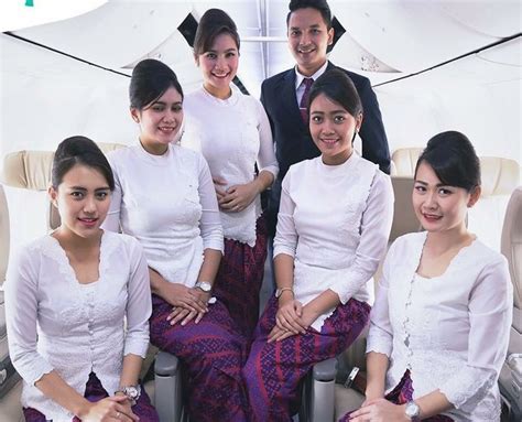 Ciri Khas 7 Seragam Pramugari Indonesia Lion Air Hingga Sriwijaya