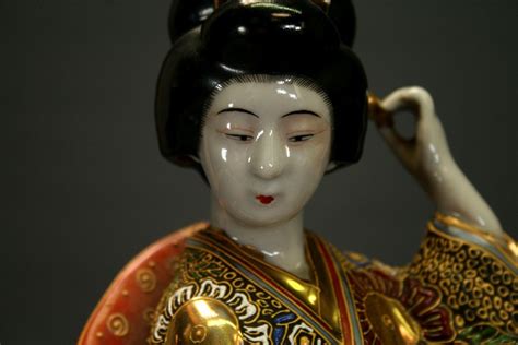 Antique Japanese Satsuma Figurine Beautiful Geisha Girl