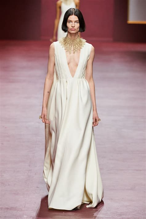 Los vestidos románticos de Dior serán tendencia en Otoño Invierno Vogue
