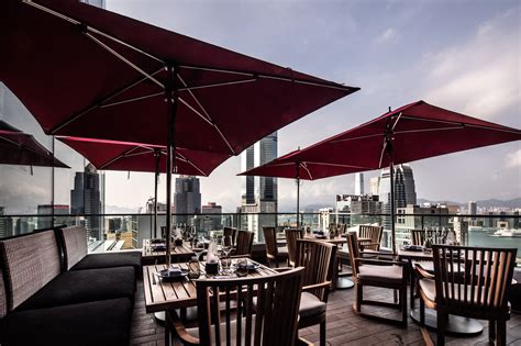 The 14 Best Rooftop Bars In Hong Kong For Outdoor Drinking With A View