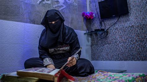 Muslim Women In India Challenge ‘instant Divorce Law The New York Times