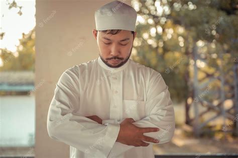 Premium Photo Asian Islam Man Prayeryoung Muslim Prayingramadan