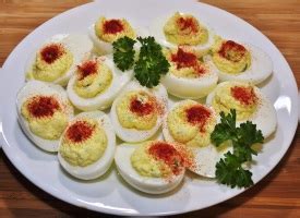 Cabbage adds a lot of volume without a lot of calories. Low Calorie Deviled Eggs - Fat Crushers
