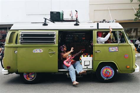Hippie Sixties Van In 2020 Hippie Lifestyle Hippie Van