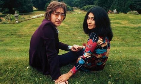 Yoko Ono Revela Que John Lennon Tinha Desejo Por Homens Guia Gay Salvador