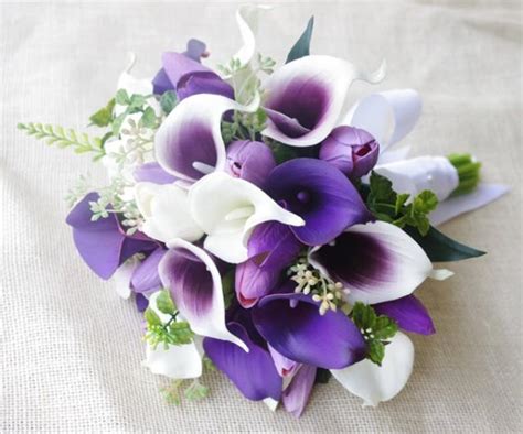 This crisp, clean bouquet works its magic on a brilliant summer day or a brisk winter eve. Wedding Bouquet Off White And Purple Heart Tulips And ...