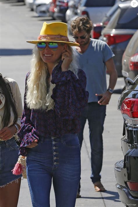 Côté cœur, il a connu plusieurs histoires d'amour et, comme laetitia hallyday, il a également des la veuve du taulier a retrouvé l'amour. Laeticia Hallyday, son nouveau compagnon Pascal Balland ...