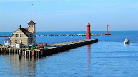 Best Towns On Lake Michigan Lakeside Town Lake Living Guide