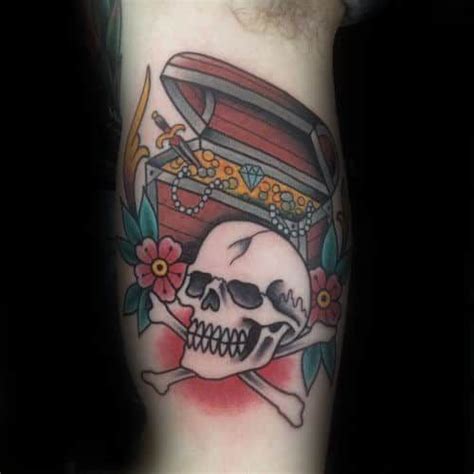 Κρανίο και σταυρό οστά με θησαυρούς στο στήθος Σχέδια τατουάζ Bicep
