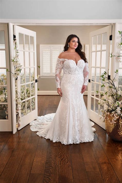 A Brides Guide To Fit And Flare Wedding Dresses Pretty Happy Love
