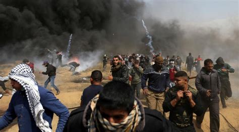 The gaza strip is only 25 miles long. Gaza protest continues; Israeli forces fire bullets, tear ...