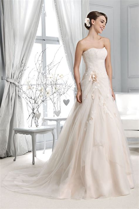 Wunderschönes brautkleid mode de pol von e. Mode de Pol Agnes Brautkleider Kollektion - Brautmode aus ...