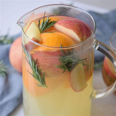 This Autumn Harvest Thanksgiving Punch Mocktail Recipe Is Good Either