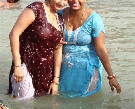 Desi Aunties Bathing In Beach Real Entertainers Pinterest Desi