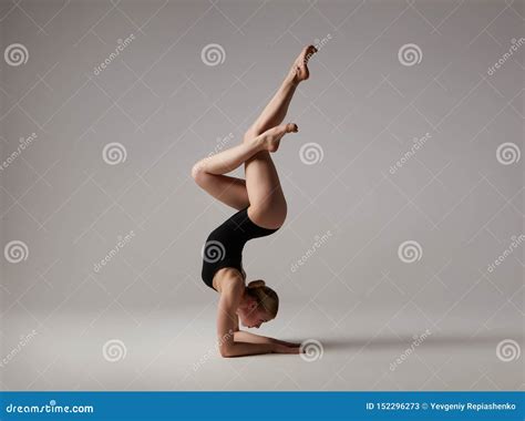 Beautifull Flexible Blonde Girl Posing Gymnastics Stock Image Image Of Blonde Dance 152296273