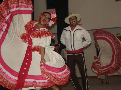 México Lindo y Querido Traje típico de Colima