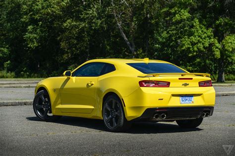 Lean Muscle Driving The Lighter Better 2016 Chevy Camaro Ss The Verge